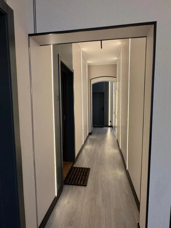 Studio Apartment interior — photo 1